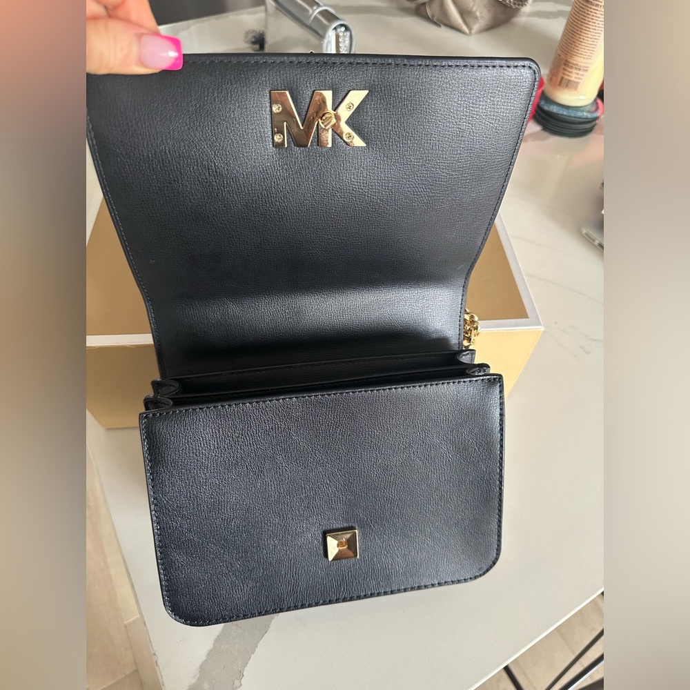 MICHAEL KORS Large Mott Leather Shoulder Bag - Picture 10 of 16